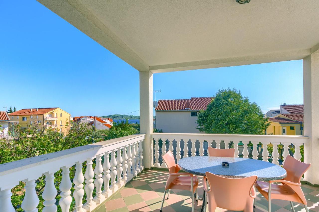 Apartmani Vukicevic Vodice Exteriör bild