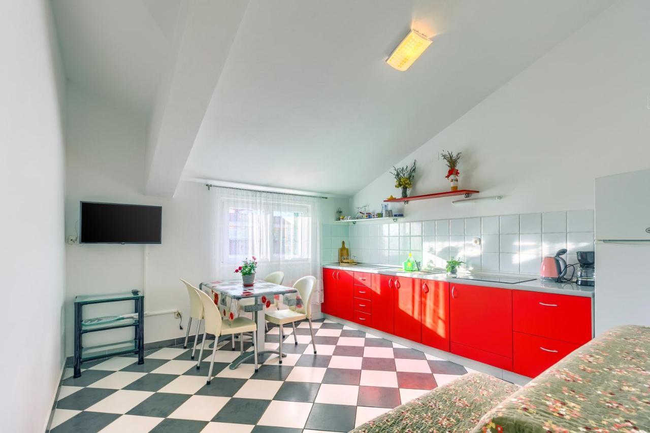 Apartmani Vukicevic Vodice Exteriör bild