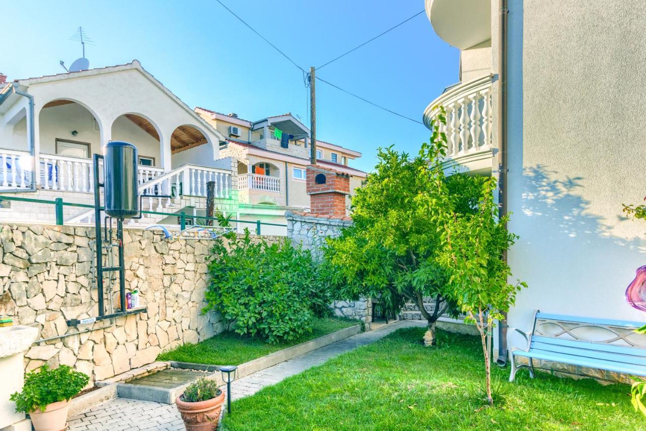 Apartmani Vukicevic Vodice Exteriör bild