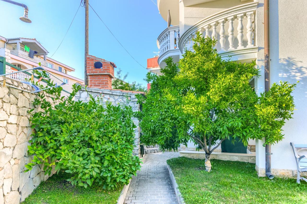 Apartmani Vukicevic Vodice Exteriör bild