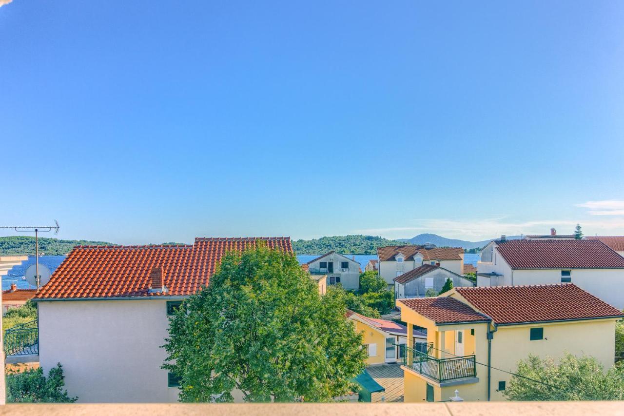 Apartmani Vukicevic Vodice Exteriör bild