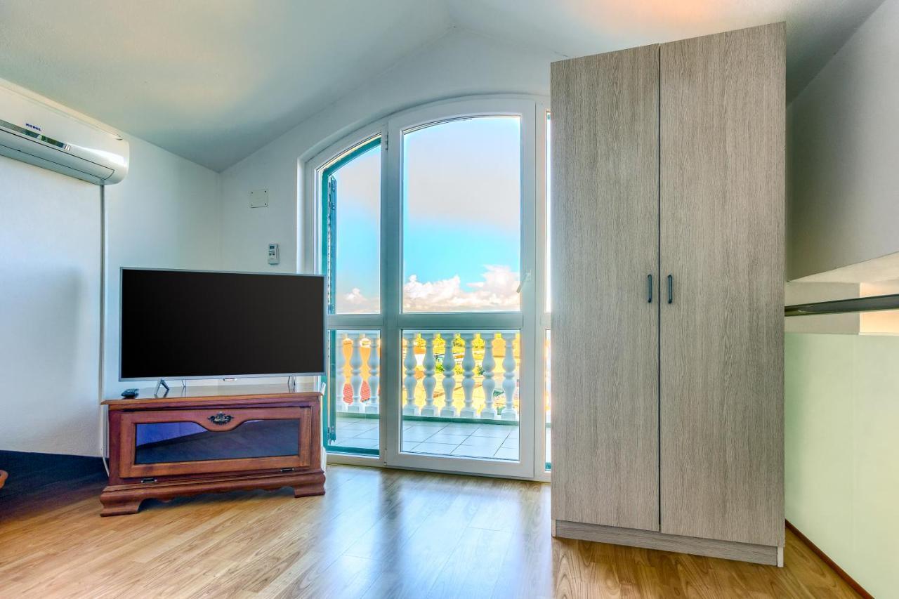 Apartmani Vukicevic Vodice Exteriör bild