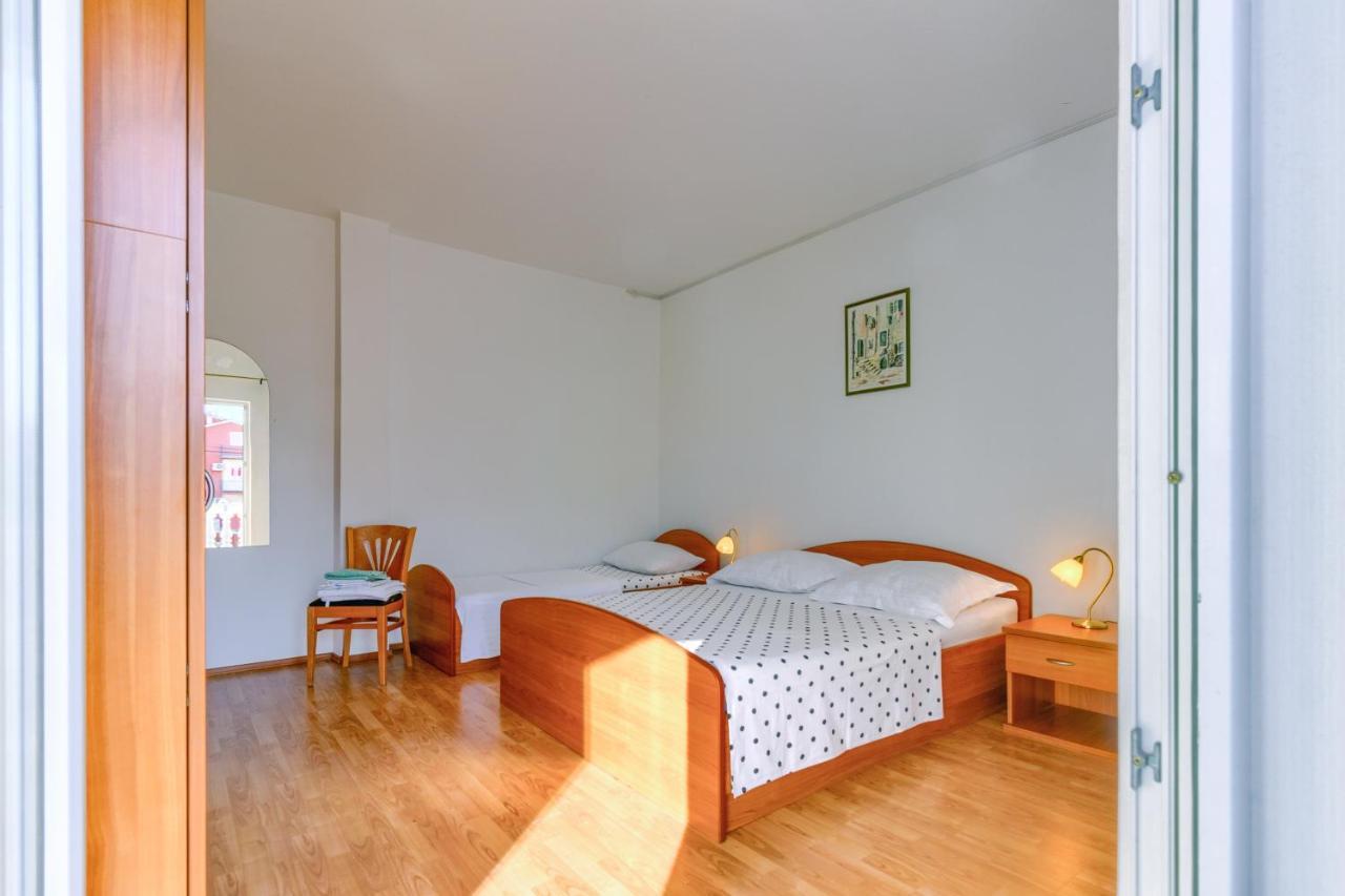 Apartmani Vukicevic Vodice Exteriör bild