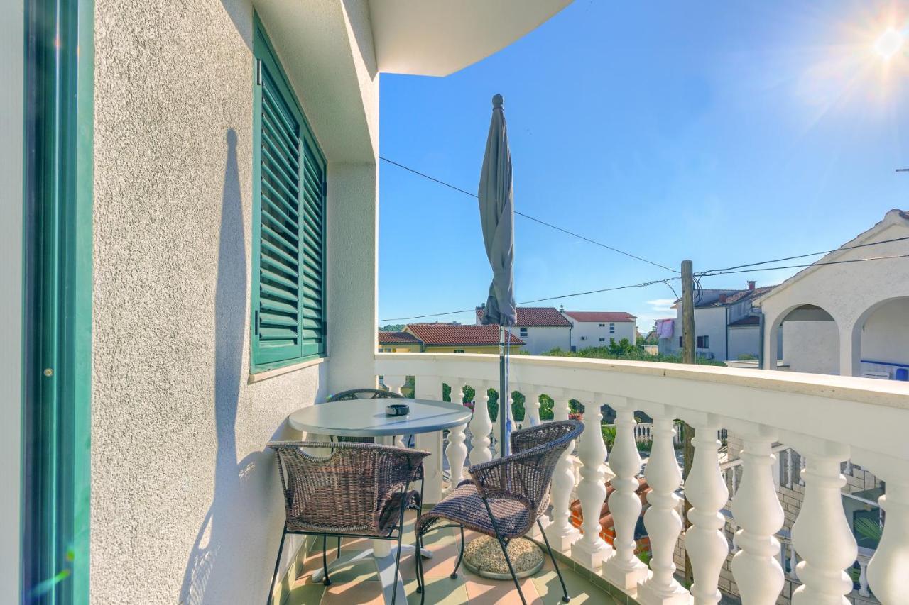 Apartmani Vukicevic Vodice Exteriör bild