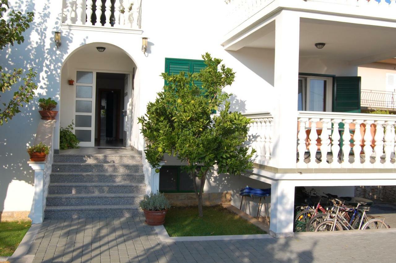 Apartmani Vukicevic Vodice Exteriör bild